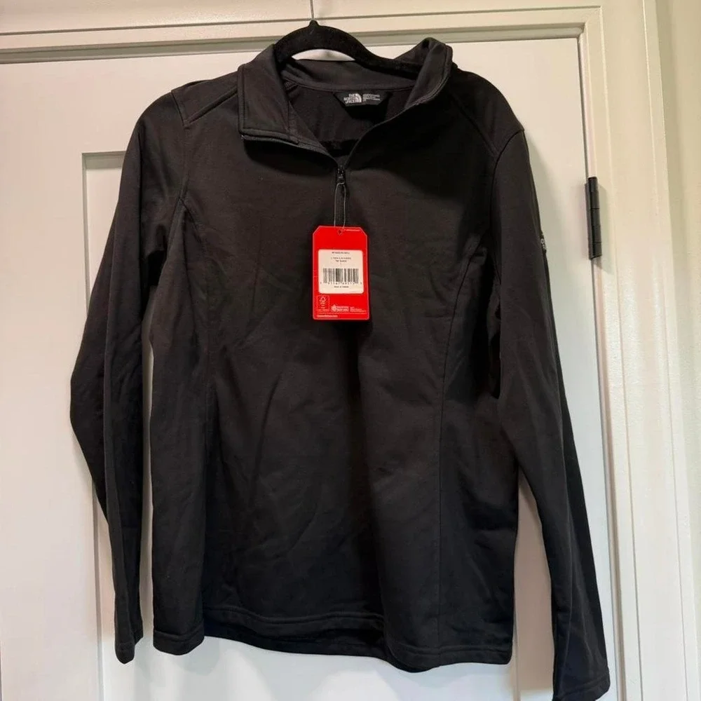 NWT The North Face black fleece jacket in size L